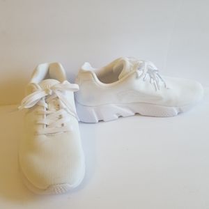 Fila big kids sneakers NWOT